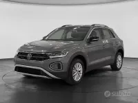 Usata VW T-Roc Life 116 CV (85 kW) 2023 Grigio scuro SUV