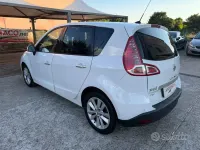 Usata Renault Scénic III Luxe 110 CV (80 kW) 2011 Bianco Monovolume