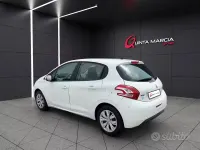 Usata Peugeot 208 Active 82 CV (60 kW) 2013 Bianco Utilitaria