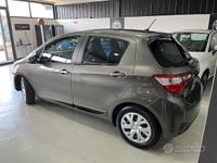 Usata Toyota Yaris Active 72 CV (52 kW) 2019 Grigio Berlina