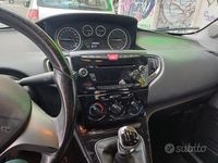Usado Lancia Ypsilon 69 HP (50 kW) 2012 Cinzento Citadino