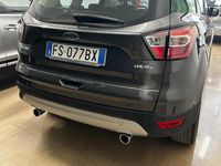 Usata Ford Kuga Titanium 120 CV (88 kW) 2018 Verde SUV