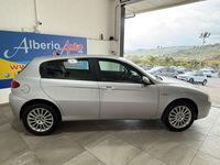 Usata Alfa Romeo 147 Distinctive 120 CV (88 kW) 2005 Argento Utilitaria