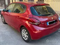 Usata Peugeot 208 68 CV (50 kW) 2018 Rosso Utilitaria