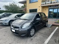 Usata Toyota Yaris Sol 101 CV (74 kW) 2009 Grigio Utilitaria