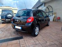Usata Renault Clio II LE 75 CV (55 kW) 2007 Nero Berlina