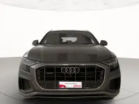 Usata Audi Q8 Sport 231 CV (169 kW) 2022 Grigio daytona perlato SUV