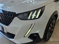 Usata Peugeot 2008 GT 131 CV (96 kW) 2022 Bianco SUV