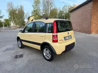 Usado Fiat Panda 4x4 Climbing 69 CV (50 kW) 2006 Amarillo Utilitario