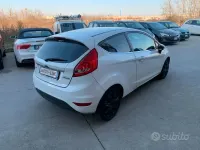Usado Ford Fiesta 90 HP (66 kW) 2010 Branco Sedan