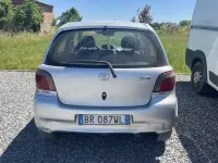 Begagnad Toyota Yaris Luna 86 HK (63 kW) 2001 Grå Sedan