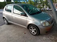 Usata Toyota Yaris Sol 75 CV (55 kW) 2003 Argento Berlina