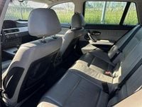 Begagnad BMW 318 Efficient Dynamics 143 HK (105 kW) 2012 Svart Kombi