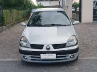 Usata Renault Clio II 75 CV (55 kW) 2004 Argento Berlina