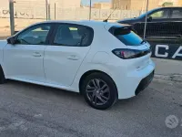 Usata Peugeot 208 Allure 75 CV (55 kW) 2023 Bianco Utilitaria