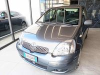 Usata Toyota Yaris 65 CV (47 kW) 2004 Grigio scuro Utilitaria