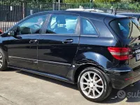 Usata Mercedes B200 140 CV (102 kW) 2007 Nero Monovolume