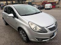 Usata Opel Corsa Cosmo 95 CV (69 kW) 2011 Grigio Berlina
