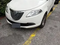 Usado Lancia Ypsilon 85 HP (62 kW) 2015 Branco Citadino