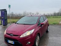 Usata Ford Fiesta Titanium 82 CV (60 kW) 2009 Rosso Utilitaria