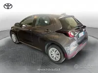 Usata Toyota Yaris Active 72 CV (52 kW) 2021 Grigio Berlina