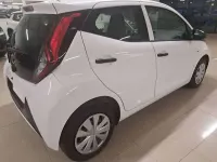 Usata Toyota Aygo Cool 72 CV (52 kW) 2021 Bianco gelato pastello extra Utilitaria
