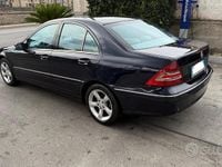 Usata Mercedes C220 Avantgarde 150 CV (110 kW) 2005 Blu Berlina