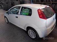 Usata Fiat Grande Punto 65 CV (47 kW) 2009 Bianco Utilitaria