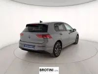 Usata VW Golf VIII Life 110 CV (80 kW) 2023 Grigio metallizzato Berlina