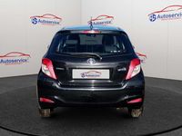 Usata Toyota Yaris Lounge 69 CV (50 kW) 2013 Nero metallizzato Utilitaria