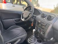 Usata Ford Fiesta Ghia 68 CV (50 kW) 2004 Blu Utilitaria