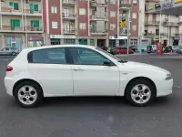 Usata Alfa Romeo 147 105 CV (77 kW) 2006 Bianco Utilitaria
