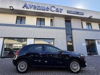 Usata Mercedes GLA180 109 CV (80 kW) 2017 Blu / metallizzato SUV