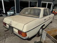 Usata Mercedes 200 95 CV (69 kW) 1970 Berlina
