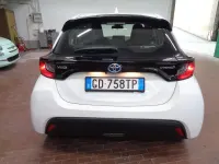 Usata Toyota Yaris Hybrid Business Edition 92 CV (67 kW) 2020 Bianco Berlina