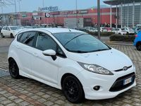 Usata Ford Fiesta 70 CV (51 kW) 2012 Bianco Utilitaria