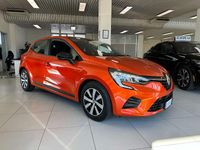Używany Renault Clio V Business 67 KM (49 kW) 2023 Pomarańczowy Sedan/Limuzyna