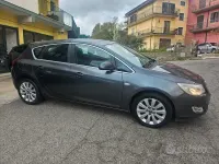 Usata Opel Astra Cosmo 125 CV (91 kW) 2012 Grigio Berlina