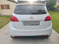 Usata Kia Venga 90 CV (66 kW) 2010 Bianco Utilitaria