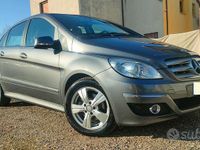 Usata Mercedes B180 Executive 109 CV (80 kW) 2010 Grigio / metallizzato Monovolume