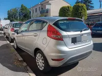 Usata Ford Fiesta 60 CV (44 kW) 2011 Grigio Berlina