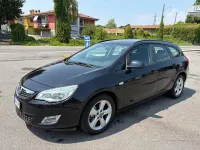 Usata Opel Astra Cosmo 110 CV (80 kW) 2012 Nero Station wagon