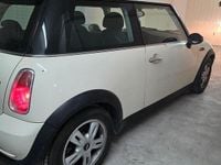 Begagnad Mini ONE 90 HK (66 kW) 2005 Vit Halvkombi