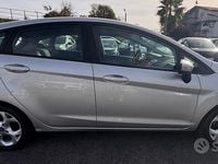 Usata Ford Fiesta Titanium 70 CV (51 kW) 2012 Grigio Utilitaria