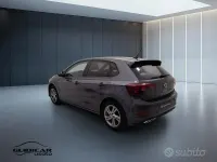 Usata VW Polo R-line 95 CV (69 kW) 2023 Grigio Utilitaria
