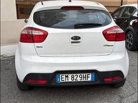 Usata Kia Rio 75 CV (55 kW) 2012 Bianco Utilitaria
