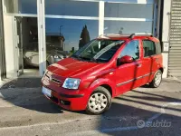 Usata Fiat Panda Lounge 75 CV (55 kW) 2012 Rosso Utilitaria