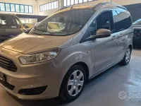 Usata Ford Tourneo Courier Titanium 100 CV (73 kW) 2015 Grigio Monovolume
