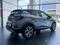 Usata Renault Captur Techno 145 CV (106 kW) 2022 Grigio cassiopea + tetto nero etoilé SUV