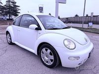 Usata VW New Beetle 89 CV (65 kW) 2001 Bianco Utilitaria